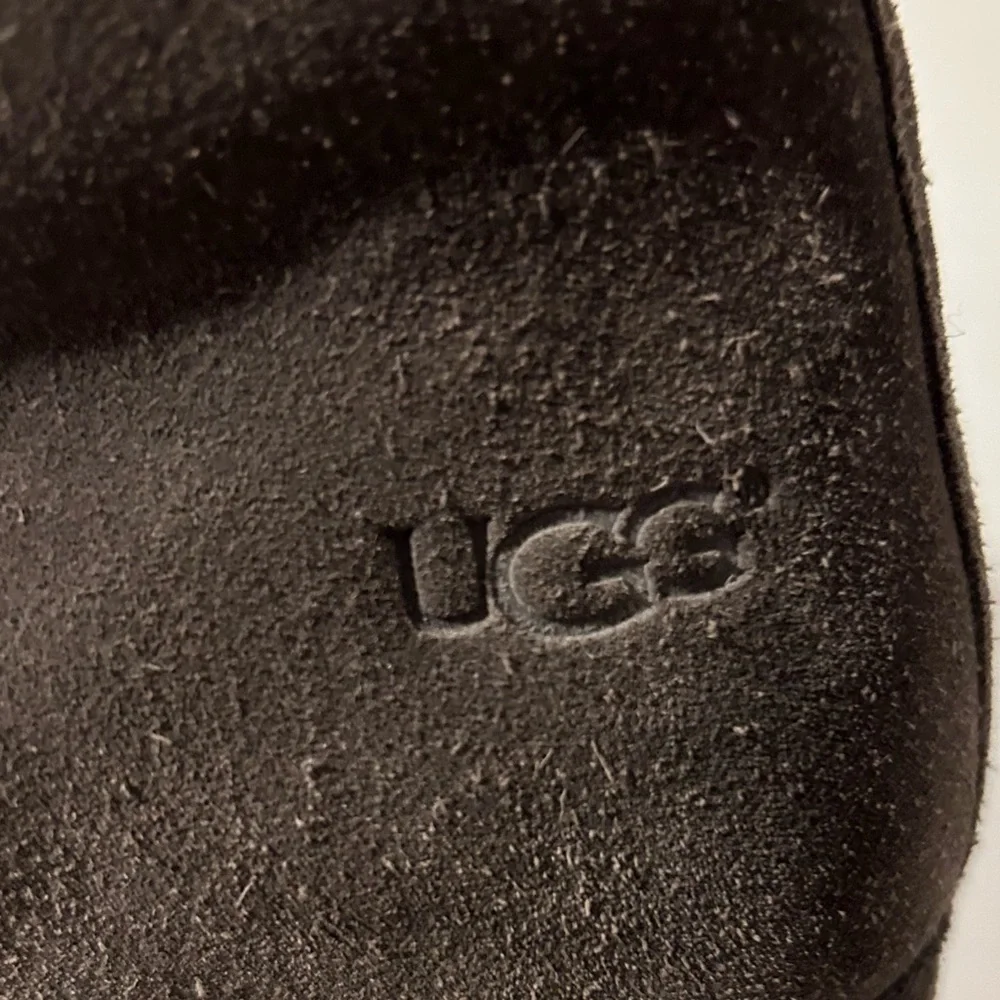 {UGG} Gray Suede Lynnea Boots